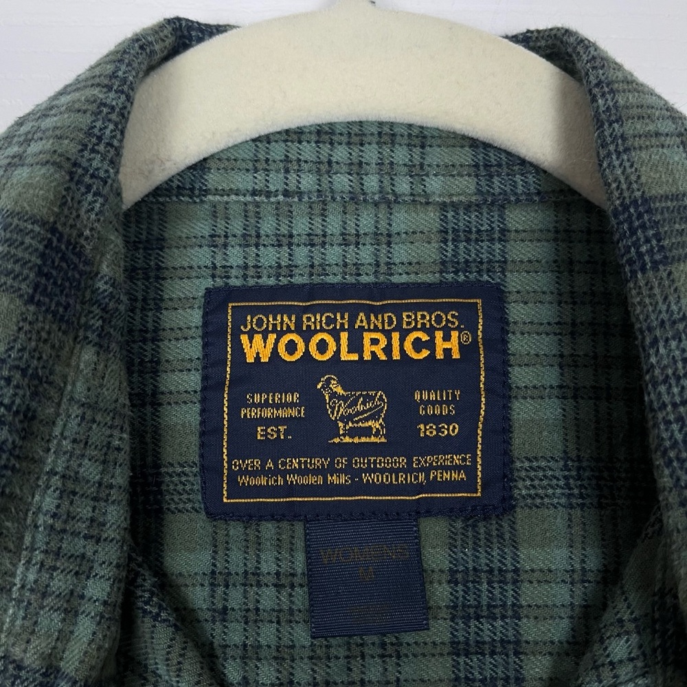 Vintage Woolrich Women’s Olive Green Plaid Flannel Button Up Shirt - Picture 3 of 6